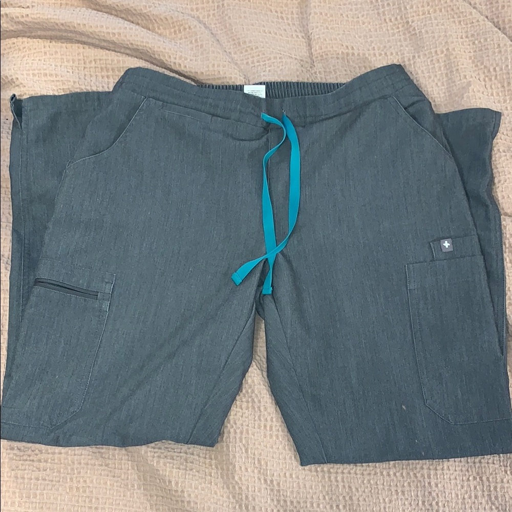 Figs Yola scrub pants in graphite